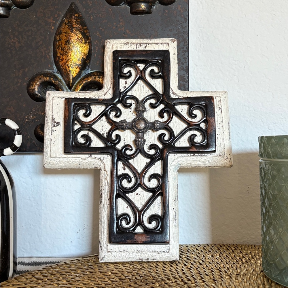 🆕Rustic Weathered White Wood And Metal Decorative Cross